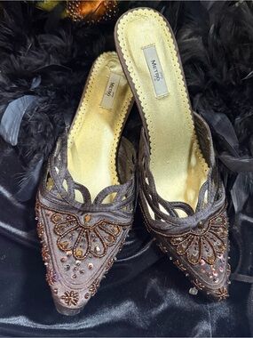 Metro 7 Brown Beaded Pointed-Toe Slip-On Mules